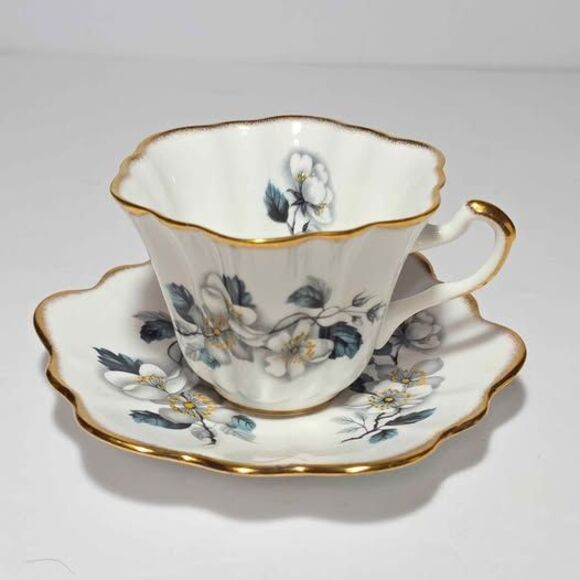 Rosina Teacup and Saucer White Flowers Vintage - Picture 2 of 9